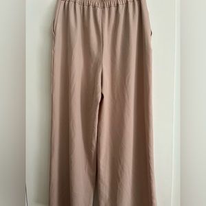 Pants Brand Zara, size XS, the color of this beautiful pants is like a soft pink